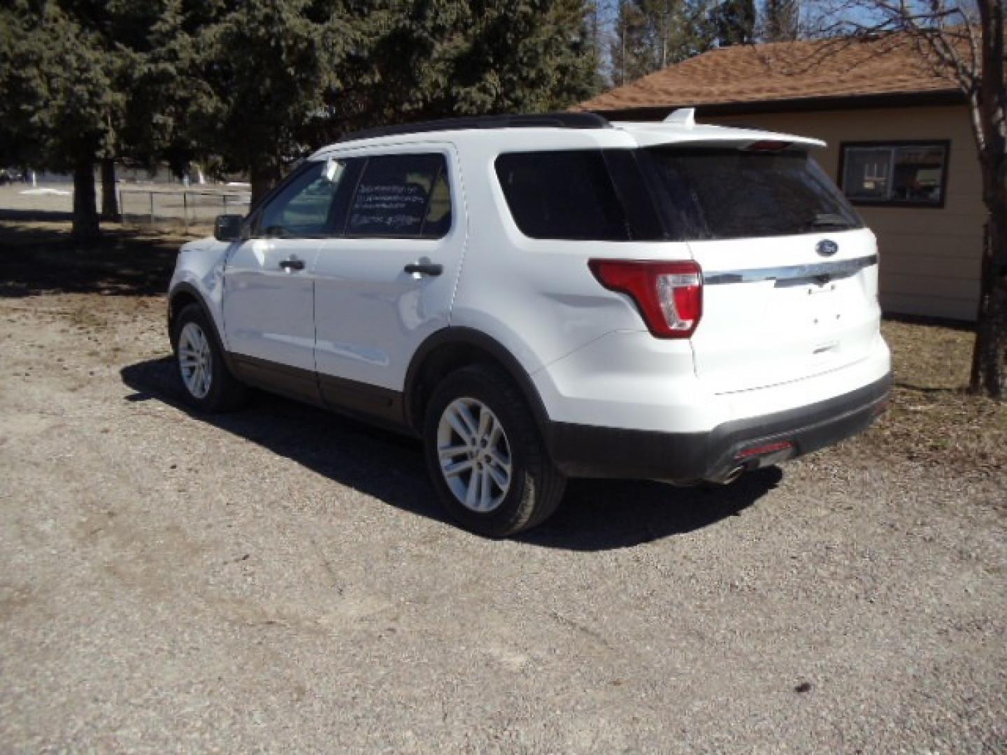 2016 Ford Explorer Base 4WD (1FM5K8B88GG) with an 3.5L V6 DOHC 24V engine, 6-Speed Automatic transmission, located at 5465 Highway 2 W., Columbia Falls, MT, 59912, (406) 892-4407, 48.352188, -114.240929 - Photo#4